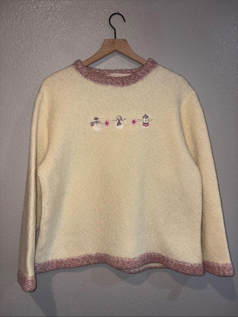Cream Crewneck Sweater with Pink Trim and Snowman Motif